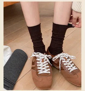 Koreanische einfarbige gerippte Damensocken, modische Freizeitsocken für den Herbst im Trend.