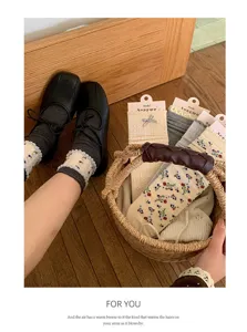 Süße koreanische Blumen-Damensocken mit Schleifen, Rüschen und vintage mittelhohem Design.