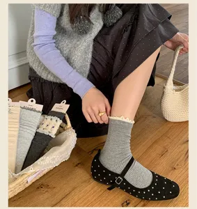 Koreanischer Stil süße gerüschte Mittelsocken vintage geprägte Stapelsocken Spitzen Socken