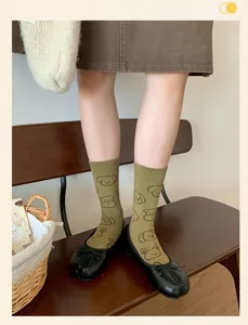 Cute cartoon puppy pattern mid-tube split toe socks in olive green, cozy Korean style detail.