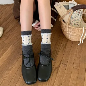 Koreanische süße Blumen Mittelsocken Damen Retro Vintage 3D geprägte Spitzen Strümpfe schön.