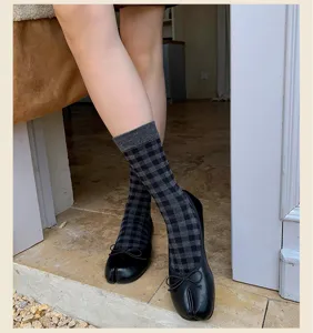 Calze a metà polpaccio a quadri grigi da donna, in stile retro coreano con bel fiocco.