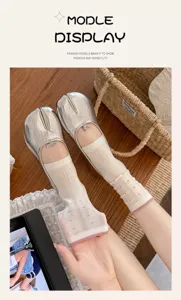 Vrouwen zomer dun schattig gestippelde beugel sokken en split-teen ballerina schoenen.