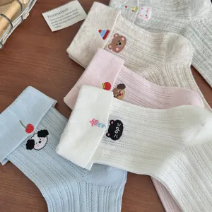 Cute cartoon embroidered folded mid-tube socks for women, breathable casual cotton socks.