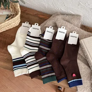 Chaussettes Mi-Hautes Décontractées en Mélange de Coton pour Femmes Style Coréen Cœur Brodé Rayé Pois