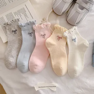 Femmes Doux Dentelle Volants Manchette Bulle Noeud Papillon Chaussettes Courtes Printemps Été Respirant Mélange Coton Chaussettes Cheville