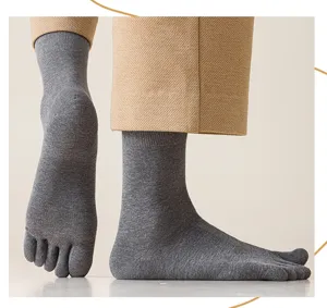 Herren graue Zehensocken Fünf Zehen Socken Mittelhoch Baumwolle atmungsaktiv bequem