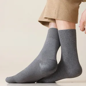 Graue Herren Freizeitsocken mit feuchtigkeitsspendender Silikonferse und antibakteriellem Design.
