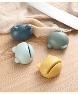 Mini cartoon animal knife sharpener, portable non-slip kitchen tool for fast scissor sharpening.