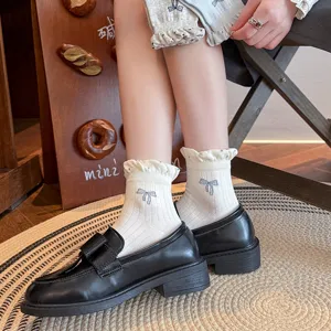 Chaussettes de femme à volants doux avec jolis nœuds tube court coton respirant mode