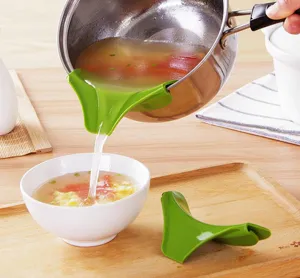 Silicone pot pouring spout, anti-spill soup funnel kitchen gadget for easy liquid pouring.