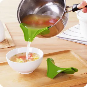 Silicone Soup Spout Anti Spill Liquid Funnel Pot Edge Guide Tool Kitchen Gadget Kitchenware Accessories