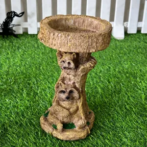Détail de mangeoire à oiseaux en résine, ornement de jardin raton laveur pour décor extérieur.