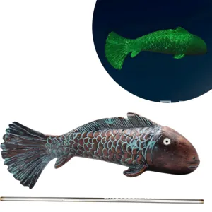 Kreativer Bronzefarbener Leuchtender Koi Fisch Gartenpfahl Harz Handwerk Hof Und Outdoor Dekoratives Ornament
