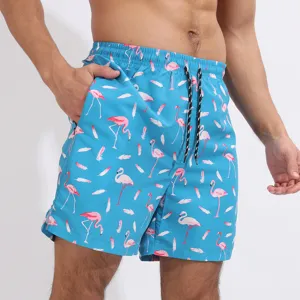 Short de bain homme avec imprimé flamant rose et plumes, taille élastique et cordon.