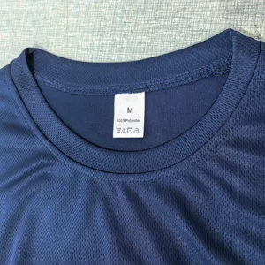 Hommes sport séchage rapide t-shirt mesh détail col taille M et matière polyester.