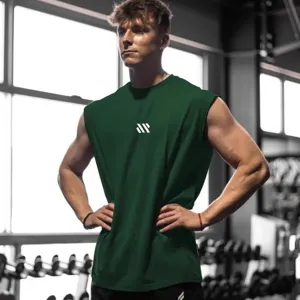 T-shirt sans manches vert foncé pour homme pour l'entraînement de fitness et sport.