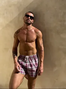 Men's quick-drying pink plaid beach shorts casual polyester board shorts detail view