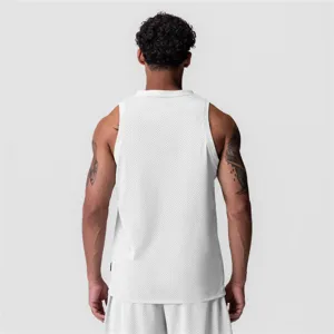 Breathable mesh detail of the men's sports running tank top, showing quick-dry fabric.