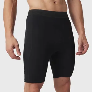 Vue détaillée de short de compression sport pour homme avec ceinture respirante et poches.