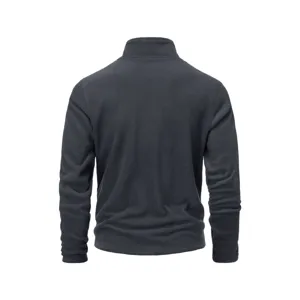 Λεπτομέρεια πίσω όψης σκούρου γκρι fleece τζάκετ, ψηλός όρθιος γιακάς, ποιοτικό απαλό ύφασμα.