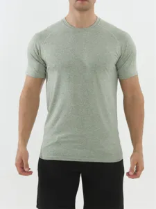 Herren sportliches Kurzarm T-Shirt Detail, atmungsaktives Schnelltrocknend Gewebe.