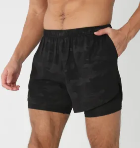 Short de sport 2-en-1 pour homme course fitness séchage rapide respirant vue de détail