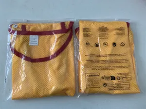 Vista detallada camiseta deportiva mesh amarilla, tejido transpirable secado rápido, empaque.