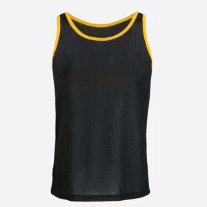 Camiseta de tirantes deportiva de malla negra para hombre con borde amarillo para correr.