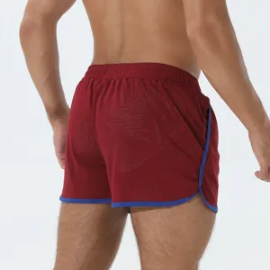 Pantaloncini sportivi da uomo in rete traspirante dettaglio retro, shorts fitness.