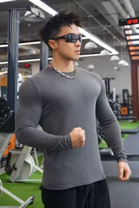 Detailansicht Herren gerippter Langarm Pullover, schmale Passform Strick Unterziehoberteil.