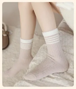 Koreanische dicke Plüsch gestreifte Wadenstrümpfe für Damen im Herbst und Winter