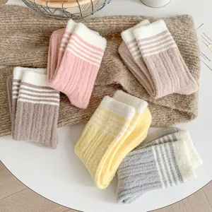Dicke flauschige Wintersocken für Damen, koreanischer Stil gestreift warme Freizeitsocken.
