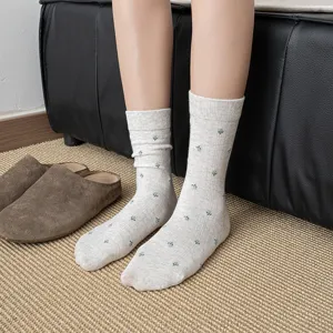 Chaussettes mi-hautes florales grises pour femmes style rétro japonaises confortables