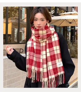 Écharpe à carreaux de Noël rouge pour femme, châle d'hiver chaud à franges pour cadeau.
