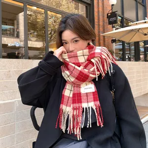 Écharpe d'hiver à carreaux rouges de Noël avec franges pour femmes mode et chaleur