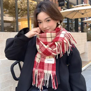 Écharpe à carreaux de Noël rouge pour femme hiver chaud franges foulard élégant cadeau de vacances