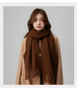 Damen Winter warmer braune Quasten Schal, weicher modischer Strickschal Halswärmer.