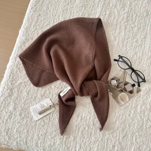 Sciarpa triangolare in lana marrone tinta unita, foulard lavorato a maglia e scialle caldo.