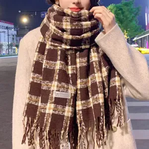 Sciarpa invernale calda a quadri effetto cashmere con frange, stile britannico classico.