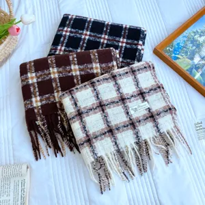 Sciarpa con frange a quadri invernali, scialle caldo e spesso effetto cashmere da donna.
