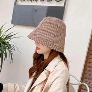 Bruine ruit gebreide bucket hat voor dames, stijlvolle warme herfst winter vissershoed.