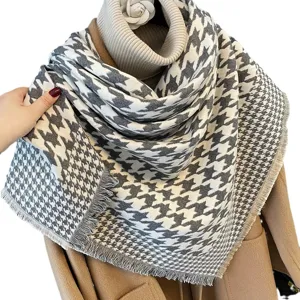 Écharpe d'hiver classique en pied-de-poule noir et blanc grand châle chaud pour les femmes.