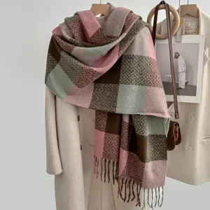 Dicker Karo Schal für Damen, gemütlicher Winter Fransenschal, stilvolles großes Tuch.
