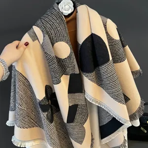Autunno inverno motivo geometrico sciarpa effetto cashmere calda con frange donna moda