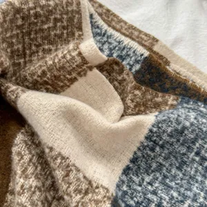 Dicker karierter Schlaufengarn Schal für Damen, warmer Winter Strickschal, elegante Retrostola.