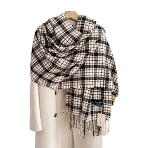 Écharpe d'hiver chaude imitation cachemire à motif écossais style coréen à franges.