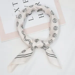 Foulard carre en imitation soie imprime style Coreen pour femmes decoration elegante de mode