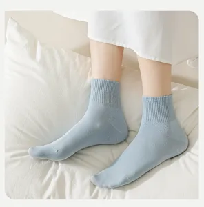 Damen hellblaue kurze Baumwollsocken, atmungsaktive einfarbige Freizeitsocken Knöchelsocken.