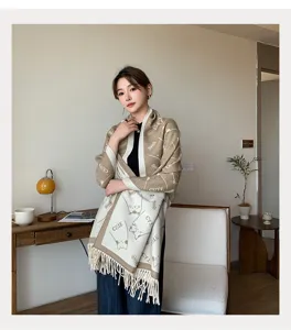 Winter thick knitted scarf shawl with cute cat pattern, soft warm core-spun yarn neck warmer.